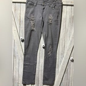 RUE 21 awesome Gray skinny jeans!! Beautiful pockets and distressed 🌹